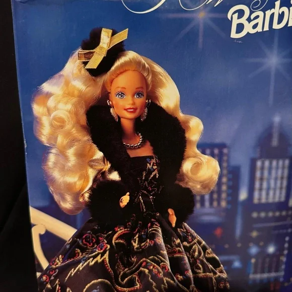1993 Golden Winter Barbie - The Evening Elegant Series - Picture 8 of 11